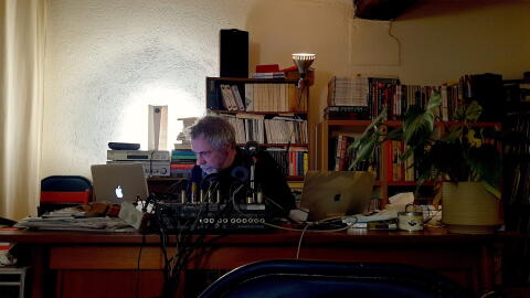 David Blot dans son salon, Nova Club