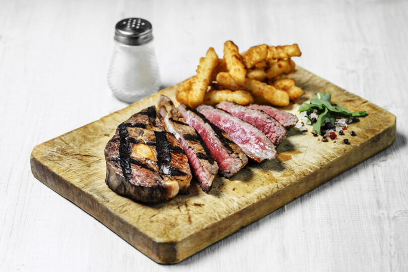 Grilled steak with french fries©Gettyimages:Claudia Totir