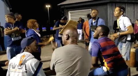 Le rond maloya un soir de pluie tropicale à Saint-Denis