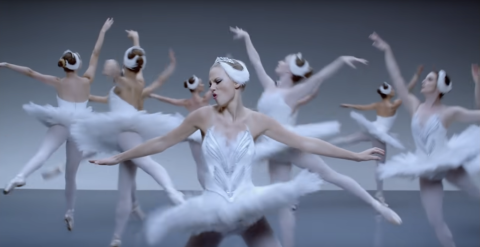 Shake it off©YouTube