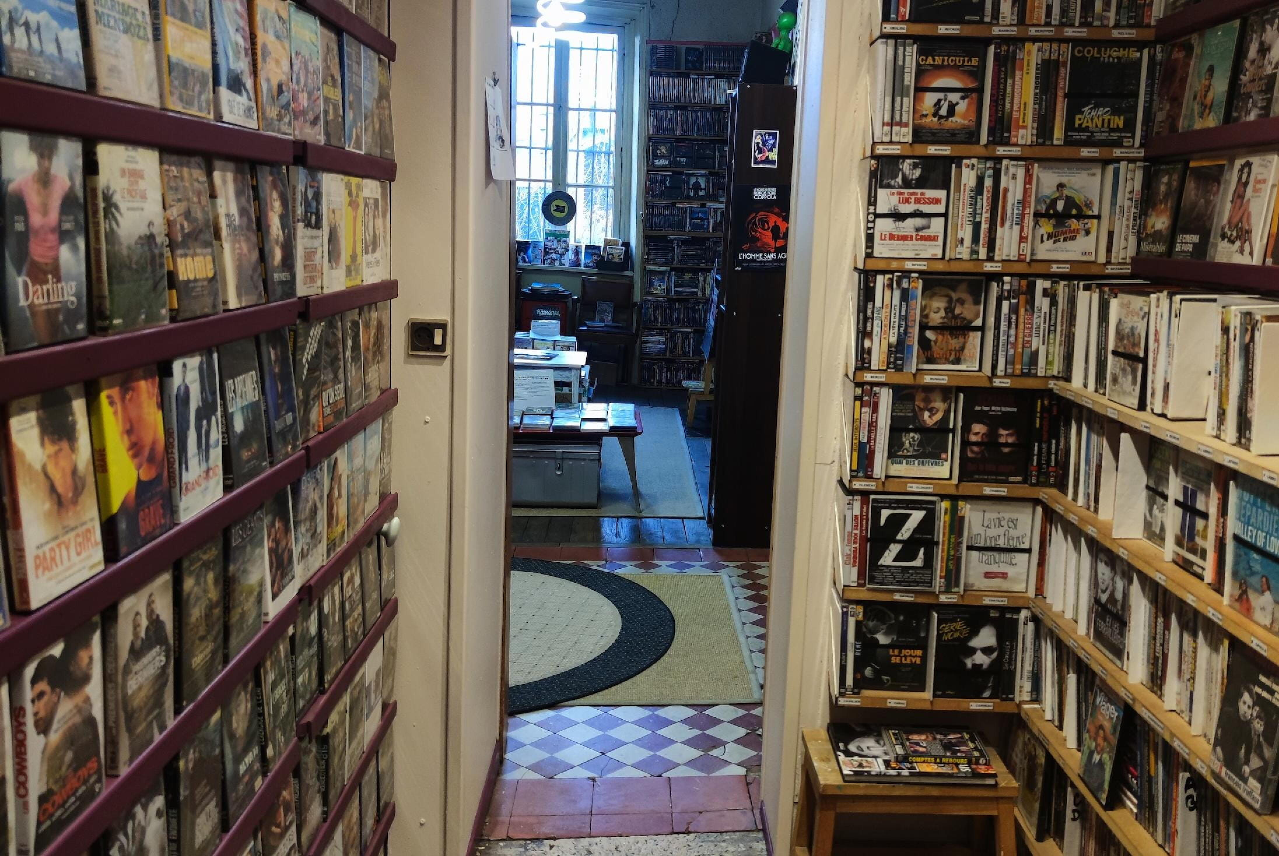 Dans l’un des derniers vidéo-clubs de Paris