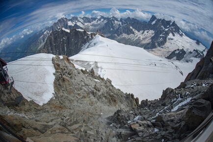 Europe.-France.-Chamonix.-Aiguille-du-Midi.-Grandes-Jorasses.-Mont-Blanc_GettyimagesAGF-Contributeur