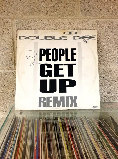 Un disque au hasard ? "People Get Up remix" de Double Dee