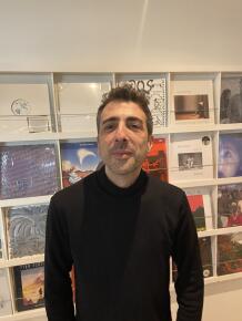 Dave Kouliche dans son magasin