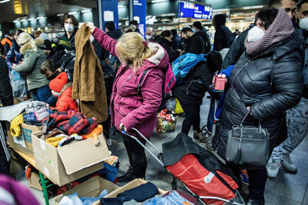 Ukrainians-Fleeing-War-Arrive-By-Train-In-Berlin_GettyimagesCarsten-Koall-Intermittent