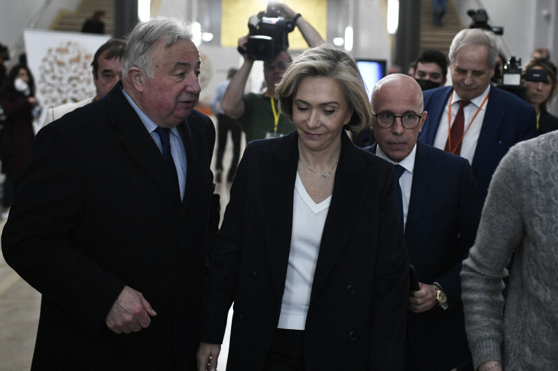 French right-wing Les Republicains (LR) Ile-de-France Regional Council President and presidential candidate Valerie Pecresse (C), French Senate President Gerard Larcher (L) and French Member of Parliament Eric Ciotti (R) leave the general assembly of France's National Federation of Hunters (Federation nationale des chasseurs, FNC) in Paris on March 22, 2022. (Photo by STEPHANE DE SAKUTIN / POOL / AFP)