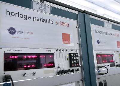 A picture taken on February 5, 2013 shows a control panel of the speaking clock in the "time expoitation room" of Paris' observatory , from where French legal time datas are sent and controlled. Paris' observatory is celebrating this year the speaking clock's 80 anniversary. AFP PHOTO / JACQUES DEMARTHON (Photo by JACQUES DEMARTHON / AFP)