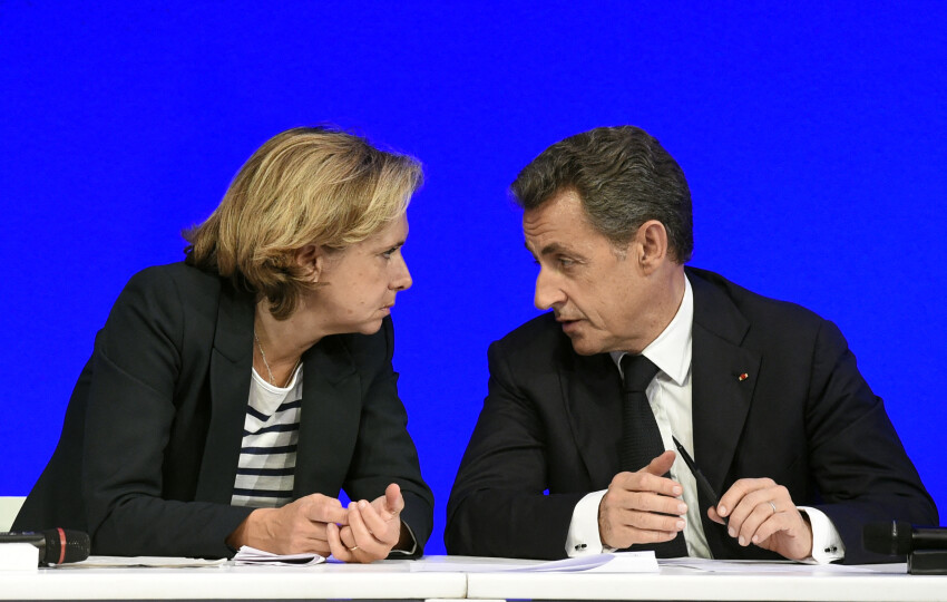 Former French President and leader of the French right-wing Les Republicains (LR) party Nicolas Sarkozy (C) speaks with top candidate for the December regional elections in the Ile-de-France region Valerie Pecresse during a "Les Republicains" national council in Paris, on November 7, 2015. AFP PHOTO/ ALAIN JOCARD (Photo by ALAIN JOCARD / AFP)