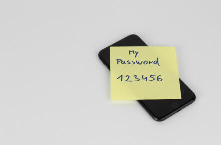 My password written on a paper sticker/ Marco Verch Professional ©