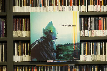 The Julia Set-Radio Nova-Disco Azar