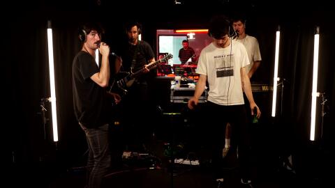 Gwendoline en live dans Chambre noire