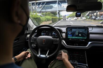 Ce-qui-ma-donne-envie-de-me-lever-ce-matin-Conduire-sans-les-mains-cest-possible-legalement-Radio-Nova-_Jade-Gao-AFP