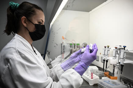 Laboratoire de Pessac en France © Philippe LOPEZ / AFP