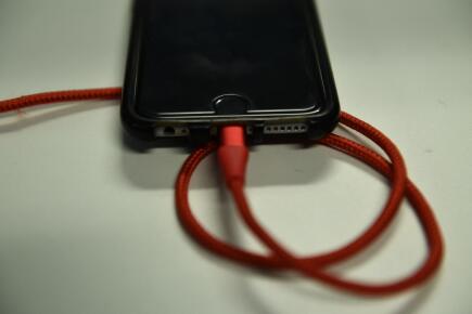 Chargeur-telephone-portable-_Brendan-Smialowski-AFP