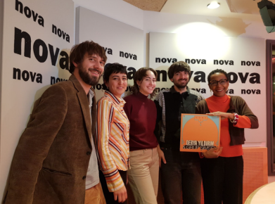 Derya Yildirim & Grup Simsek