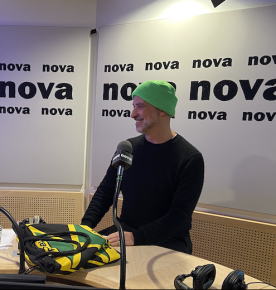 Lucas Santtana au micro de Bintou Simporé