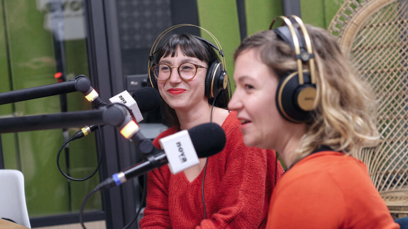 𝘓𝘦 𝘊𝘢𝘣𝘢𝘳𝘦𝘵 𝘥𝘦𝘴 𝘐𝘯𝘥𝘰𝘤𝘪𝘭𝘦𝘴 par la Cie Théâtre Marguerite au Théâtre des Clochards Célestes.