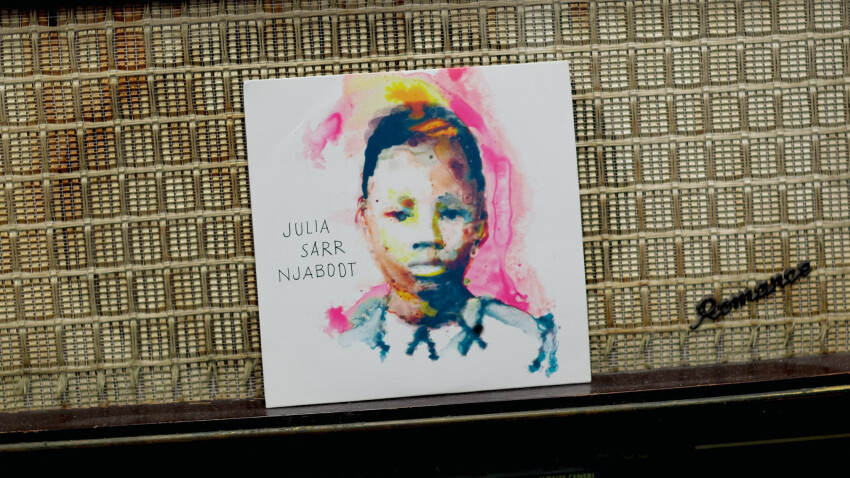 Julia Sarr dévoile un album afro-jazz & soul spirituel et panafricain