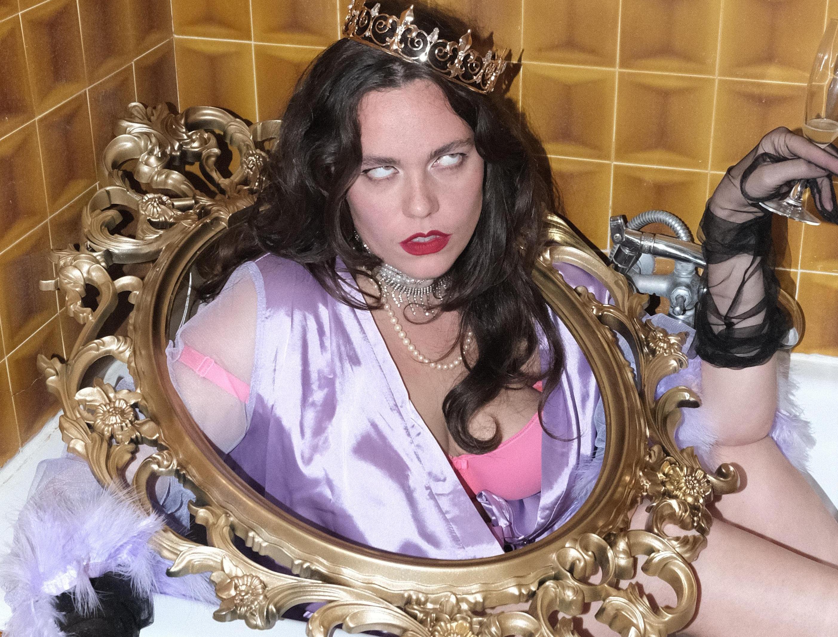 Mahaut fait sa queen à l’Apollo Théâtre (et elle a bien raison) Radio