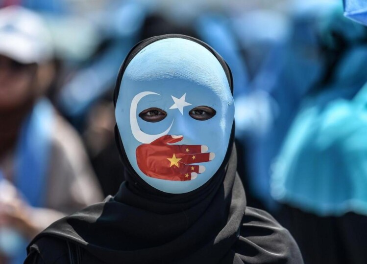 Dilnur, militante ouïghoure poursuivie par le régime chinois