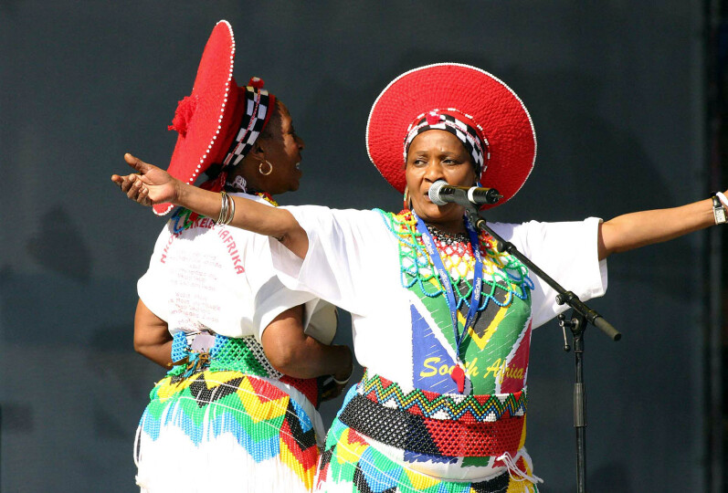 Les Mahotella Queens fêtent les 46 ans de leur album “Izibani Zomgqashiyo”