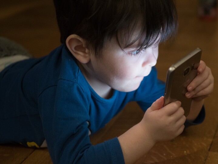 Une nouvelle loi pour lutter contre la surexposition des enfants aux écrans