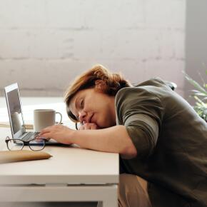 Fake work © pexels-marcus-aurelius-4064174