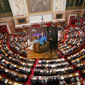 Assemblée Nationale et infleunceur © Radio nova