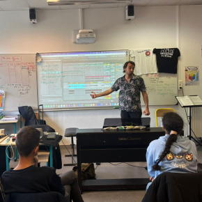 PROFESSEUR DE MUSIQUE © RADIO NOVA