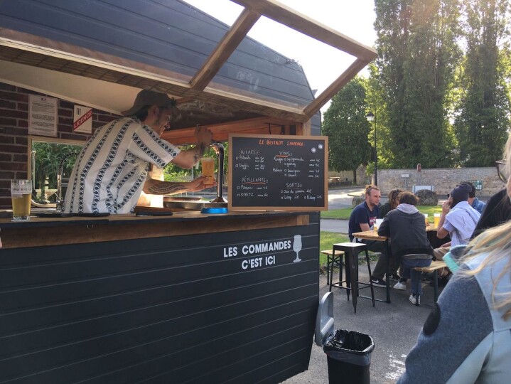 Il sillonne la Seine-et-Marne avec sa caravane-bar