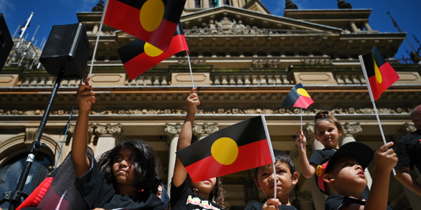 En Australie, un référendum prévoyant de donner plus de droits aux peuples autochtones Aborigènes divise le pays