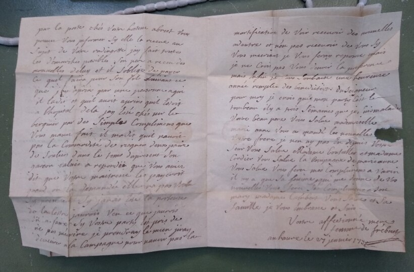 La lettre de Marguerite Quesnel à son fils Nicolas Quesnel datée du 27 janvier 1758 / Renaud Morieux / THE NATIONAL ARCHIVES / AFP