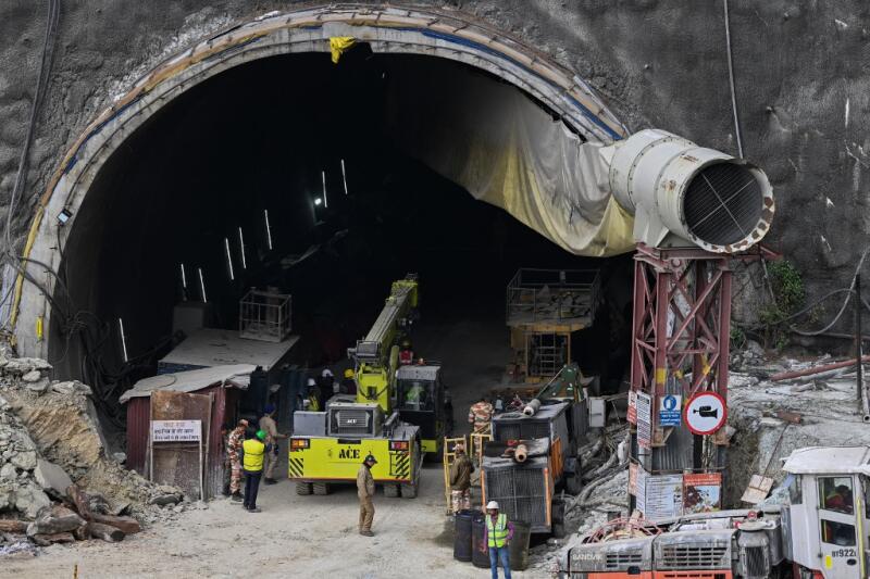 Inde : 41 ouvriers toujours coincés dans les décombres du tunnel, effondré depuis 16 jours