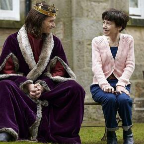 Image : du film "The Lost King" de Stephen Frears, on y voit Harry Lloyd et Sally Hawkins / PATHE PRODUCTION lLTD
