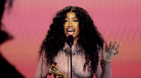 SZA lors de la cérémonie des Grammys, en février dernier / KEVIN WINTER / GETTY IMAGES NORTH AMERICA / Getty Images via AFP