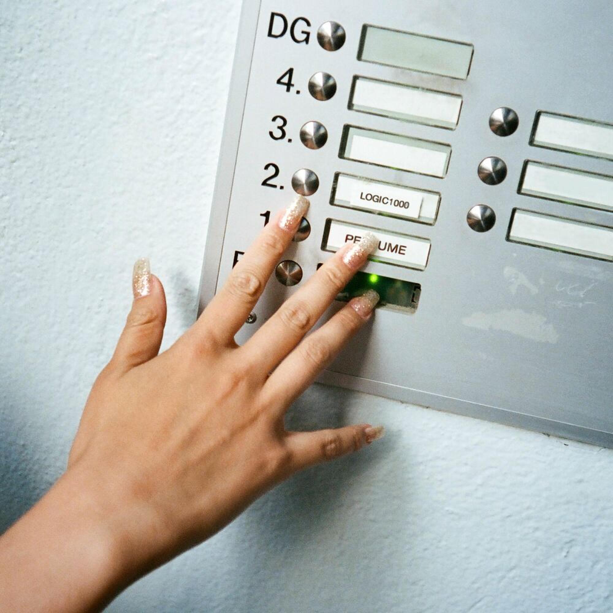 LOGIC1000 – PERFUME