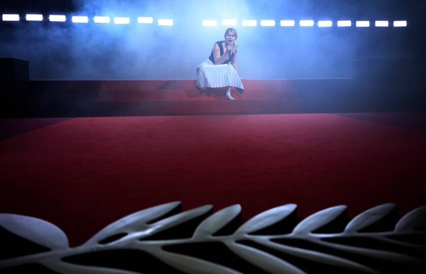 Performance de Zaho de Sagazan à Cannes © Valery HACHE / AFP