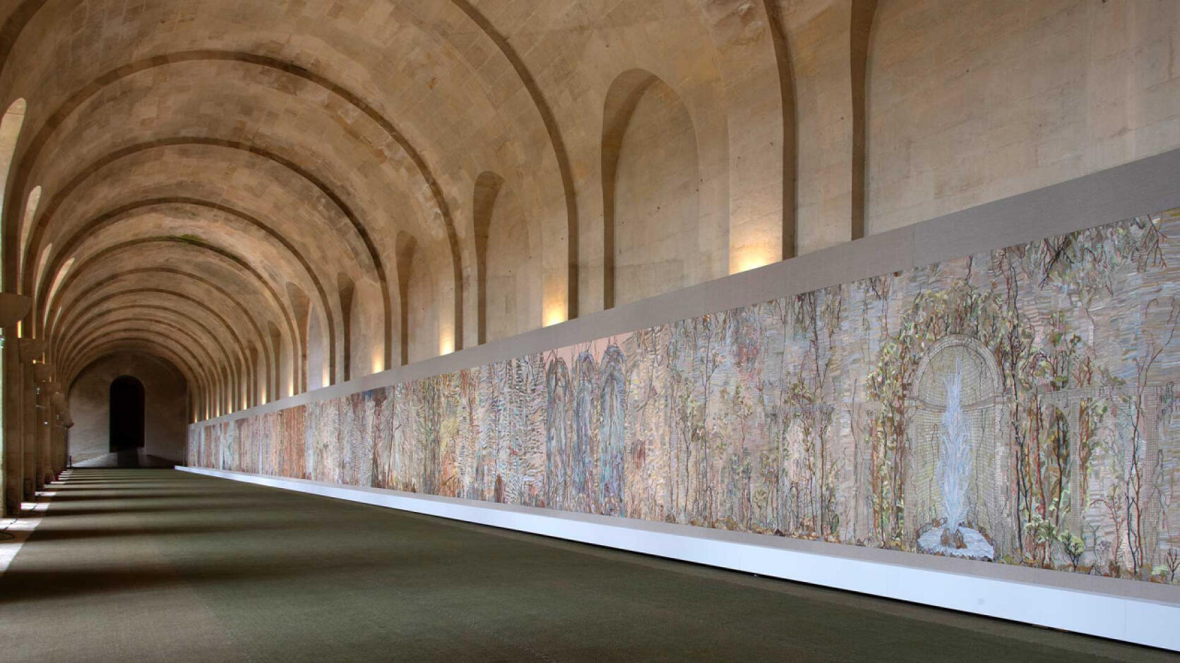 Chambre de soie, la broderie monumentale d'Eva Jospin présentée dans l'Orangerie du château de Versailles en 2024. © Château de Versailles / D. Saulnier