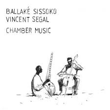 David Walters écoute Ballaké Sissoko et Vincent Segal