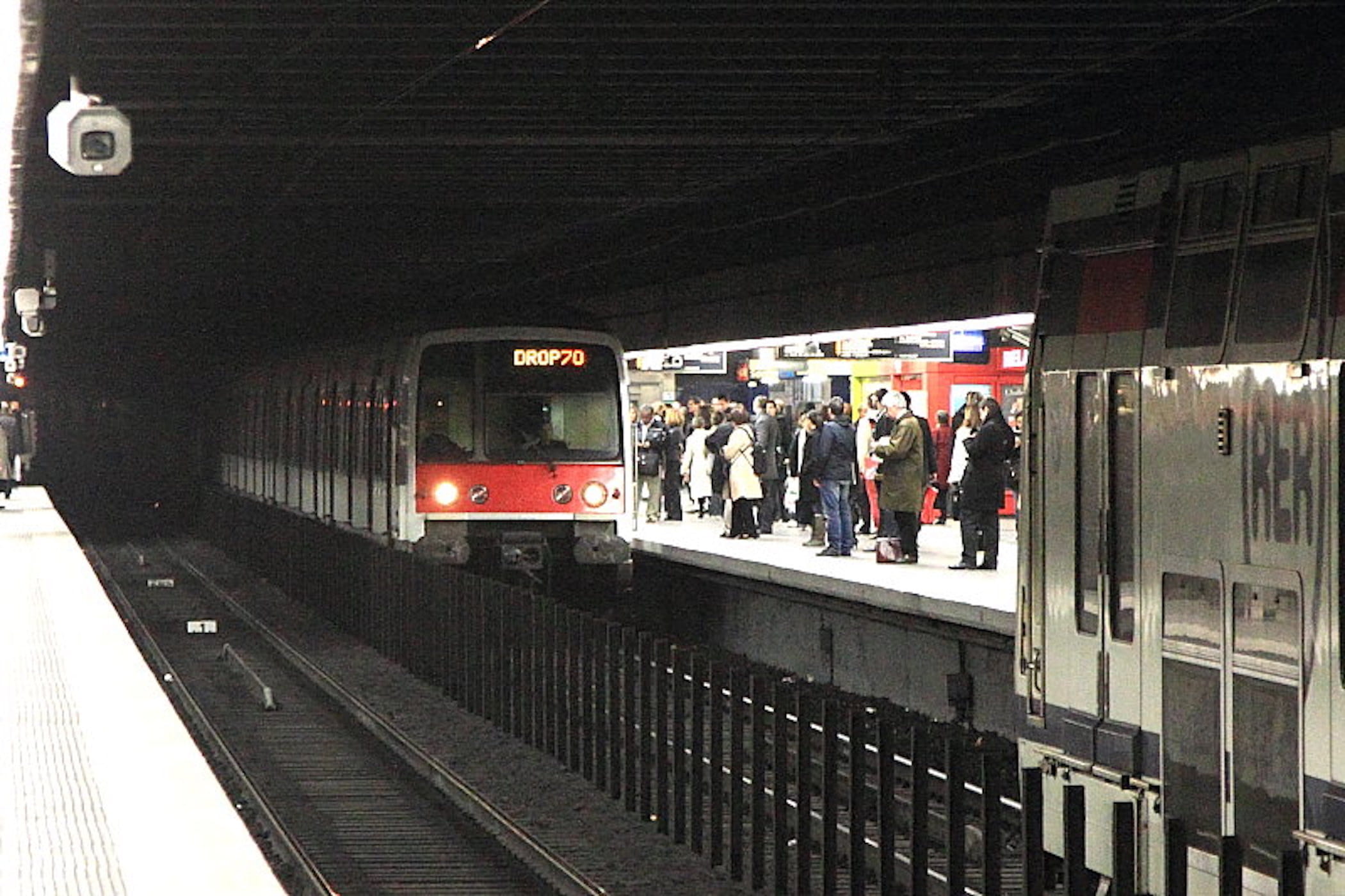 Des vieux trains du RER A se refont une beauté dans les Pyrénées ...