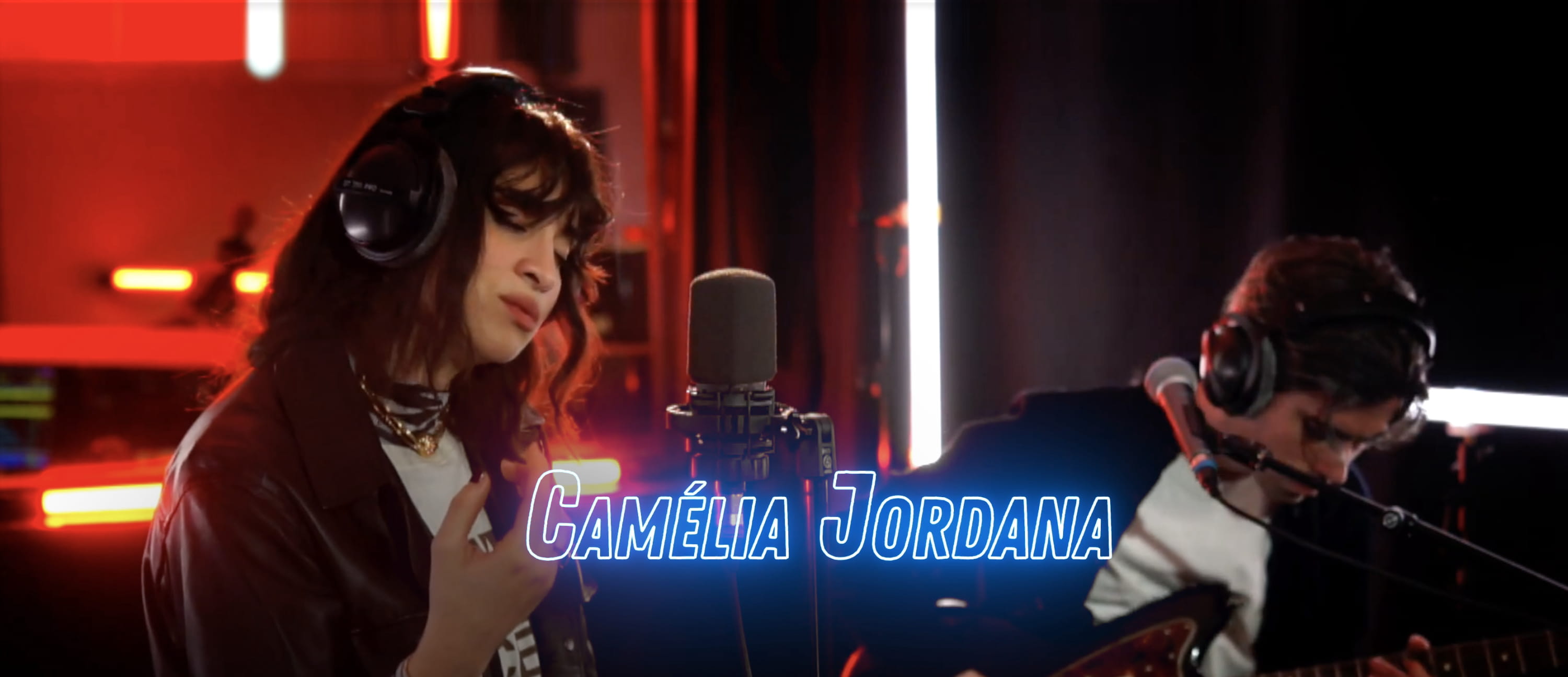 En images : le live de Camélia Jordana chez Radio Nova
