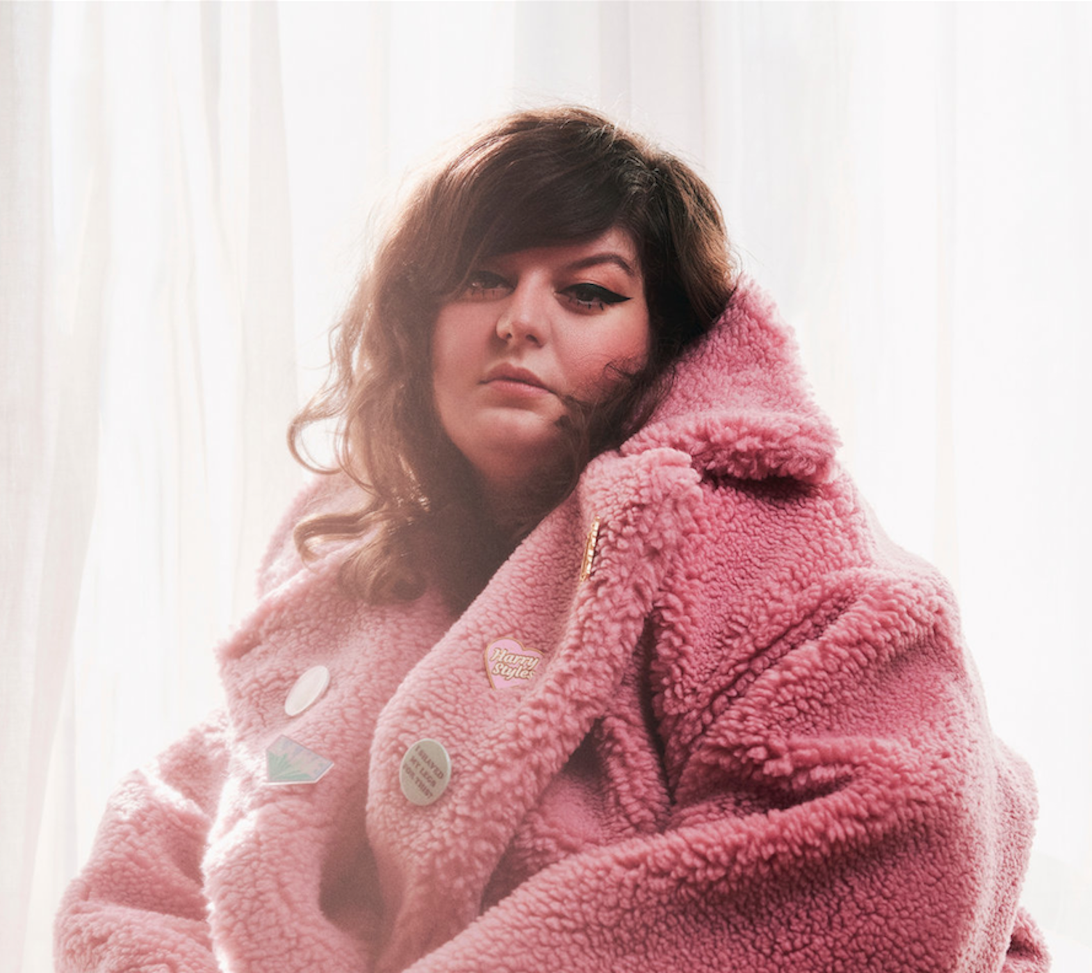 November Ultra : « Je pratique la magie blanche, option sororité »