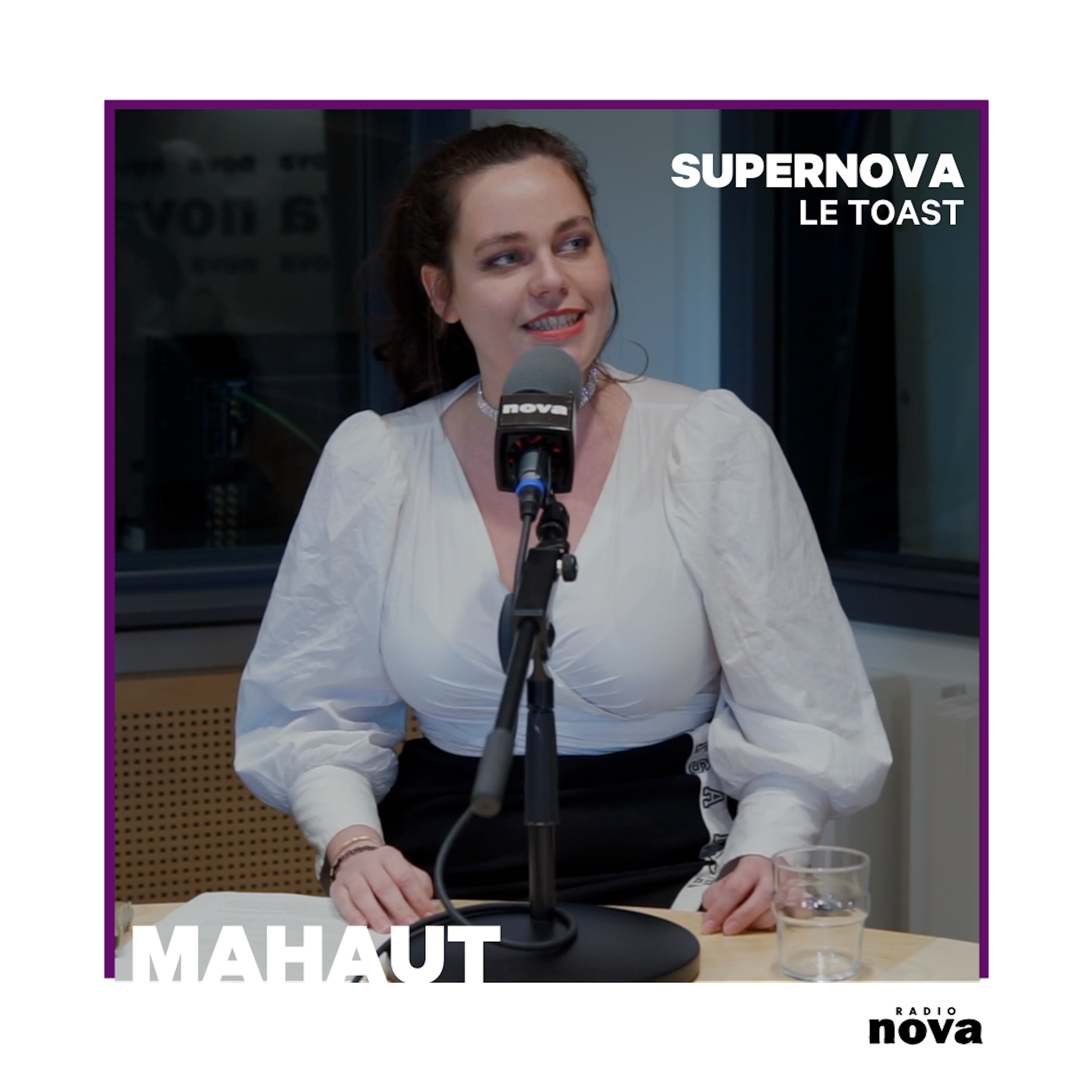 Mahaut porte un Toast à la téléréalité