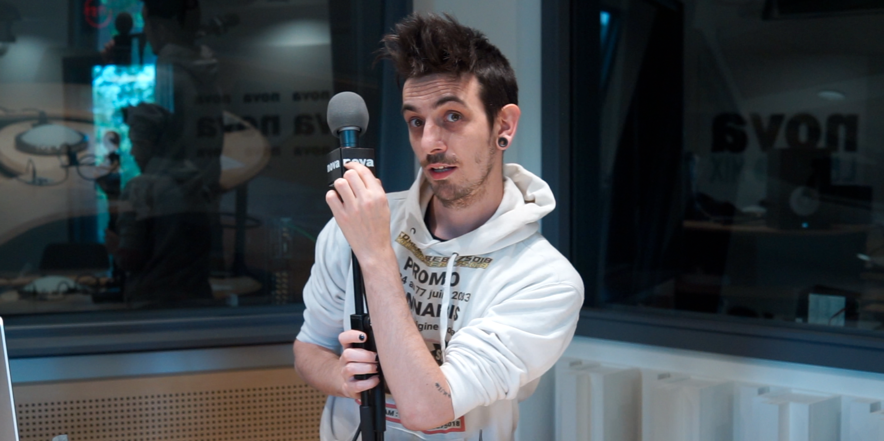 En images : Martin Dust porte un Toast… à la drooogue