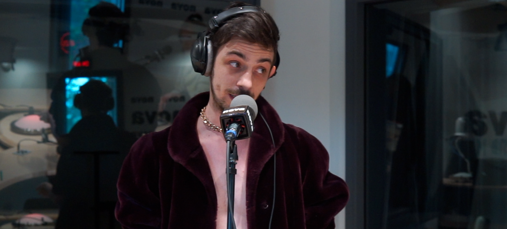 En images : Martin Dust porte un 3e et dernier Toast à la Commune De Paris