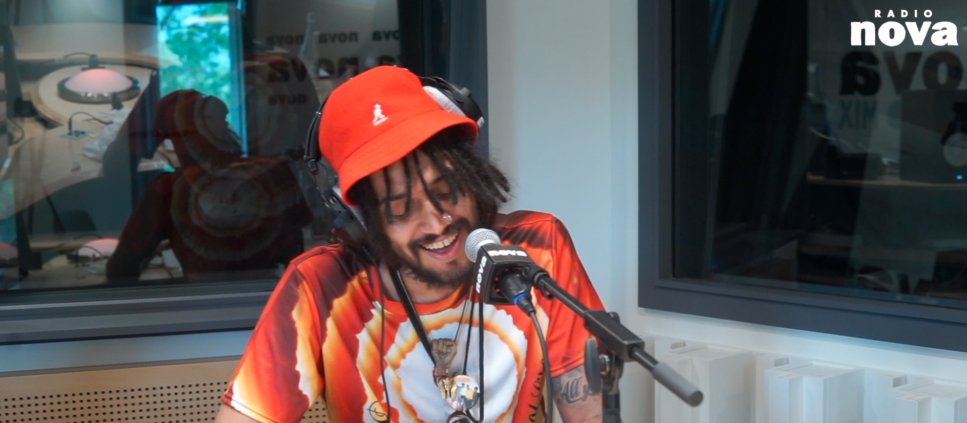 En images : Gystere porte un Toast… à l’envers