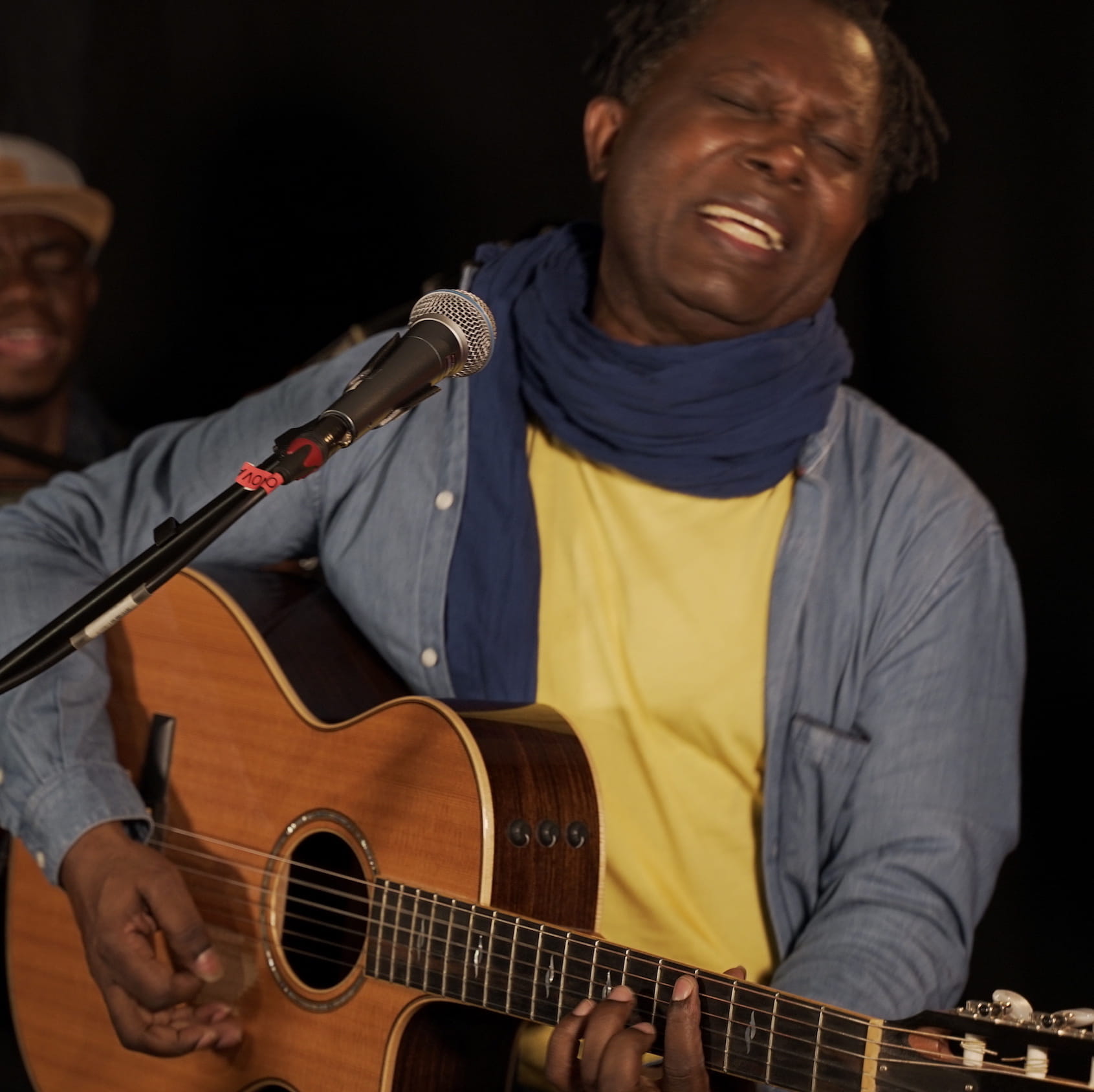 Le Live de Lokua Kanza dans le Salon de Musique de Néo Géo Nova