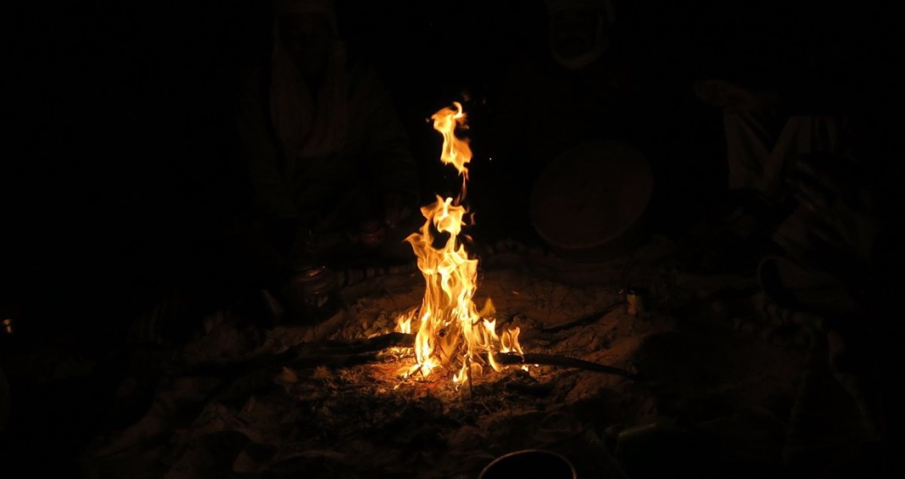 Des gitans, des caravanes et du feu