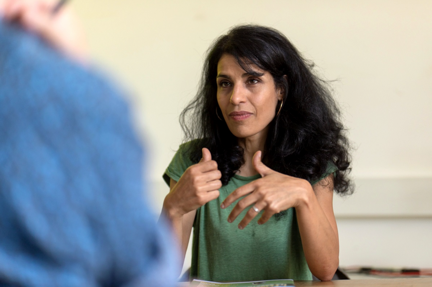 Fatima Ouassak, mère et syndicaliste, lutte contre les discriminations que subissent les enfants