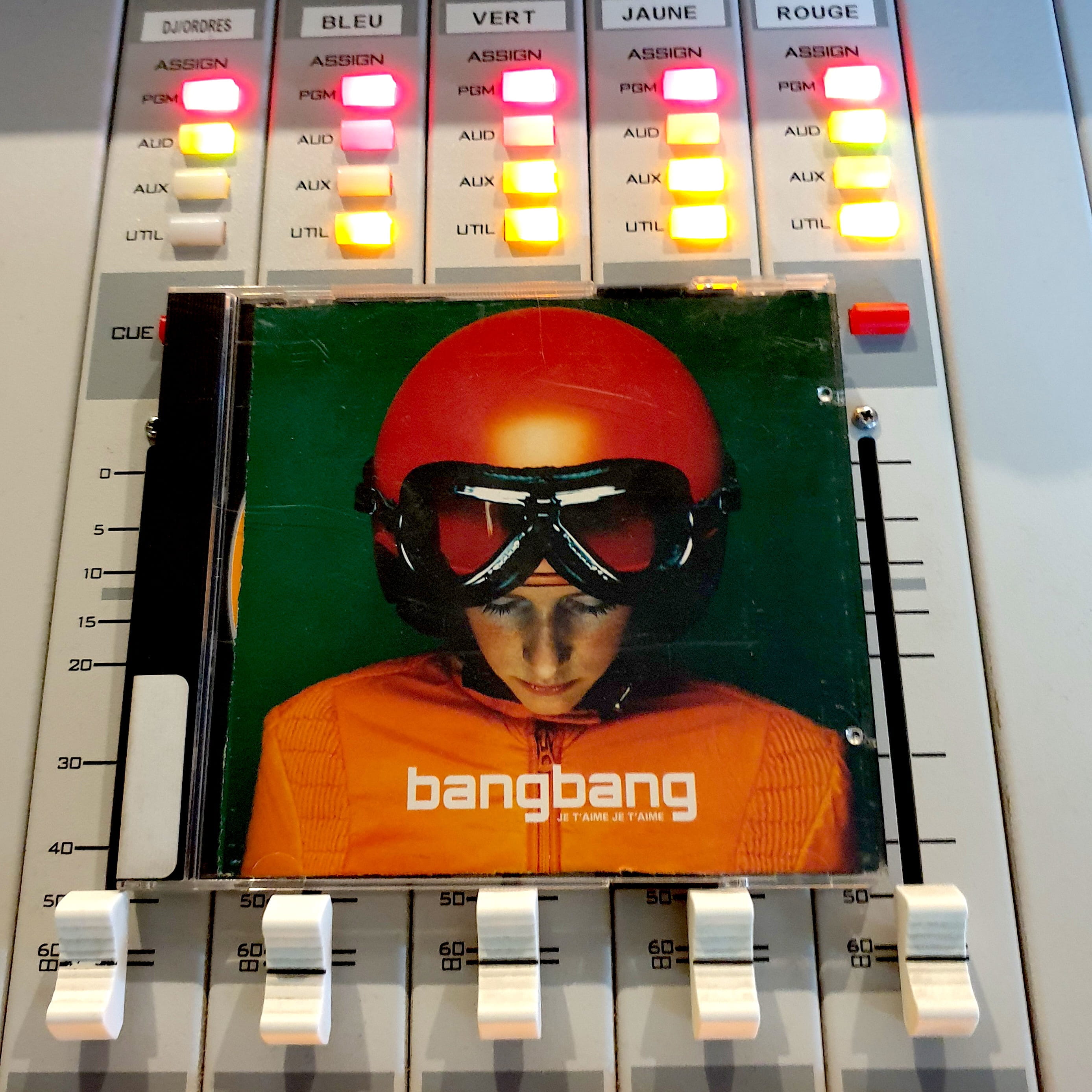 Un disque au hasard ? « ‘Murmur » de Bang Bang avec Athena Constantine.